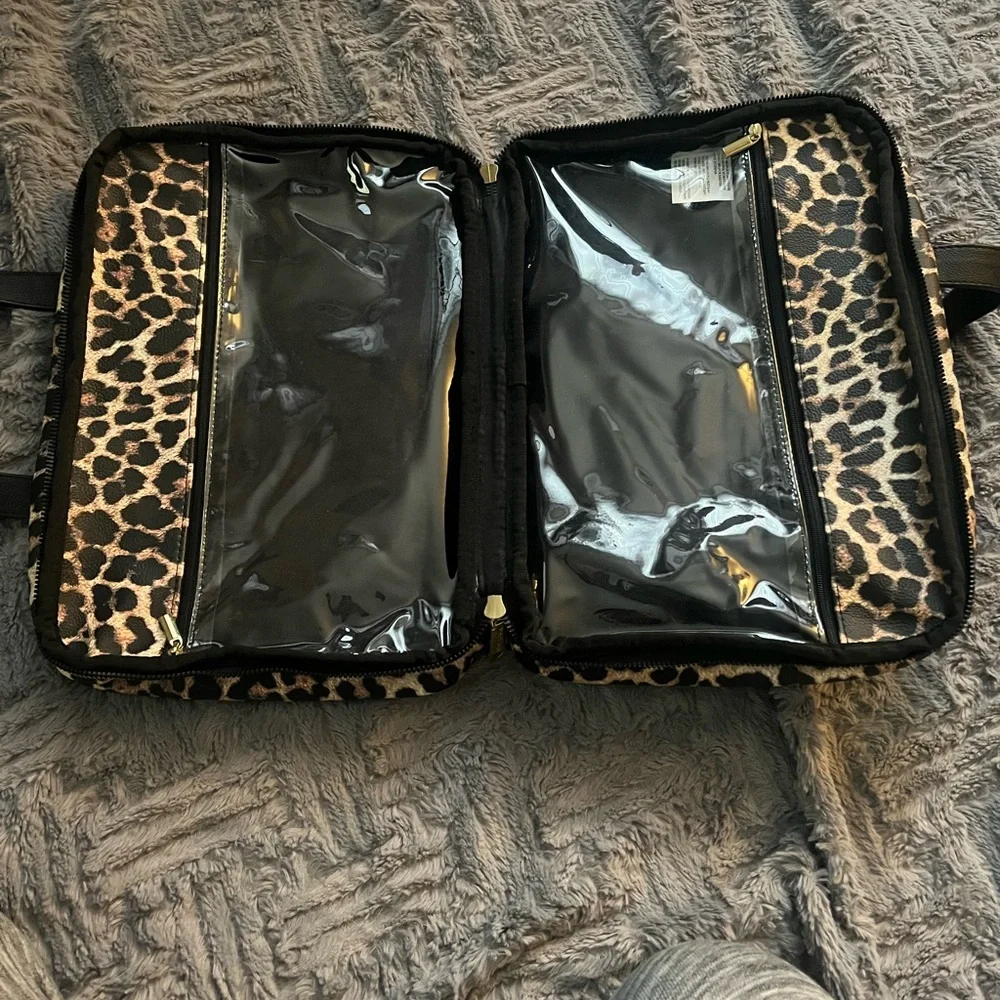 Betsey Johnson Black and Pink Bow Leopard Travel Bag - Picture 4 of 6